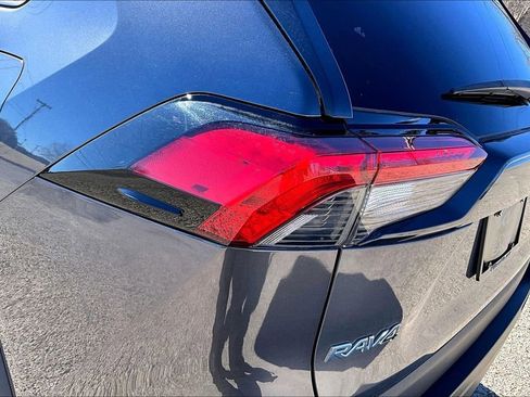 Used 2022 Toyota RAV4 XLE image 32