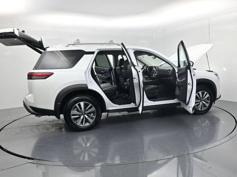 Used 2025 Nissan Pathfinder SL w/ Black Appearance Package AWD/4WD image 69