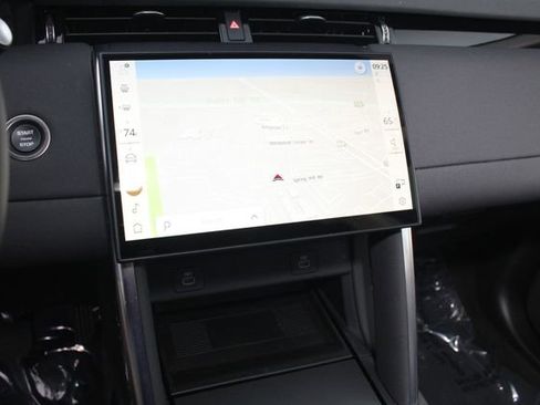 Used 2025 Land Rover Discovery Sport S image 17