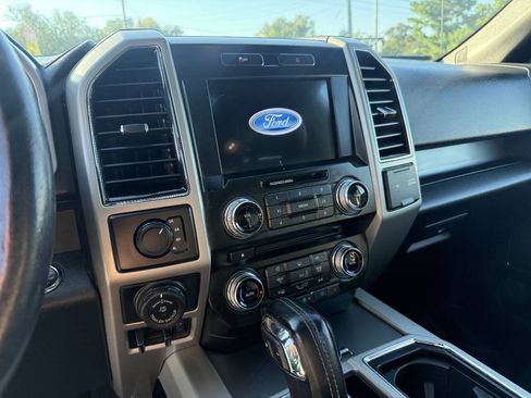 Used 2017 Ford F150 Lariat w/ Equipment Group 502A Luxury AWD/4WD image 4