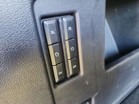 Used 2024 Ford Expedition Limited image 39