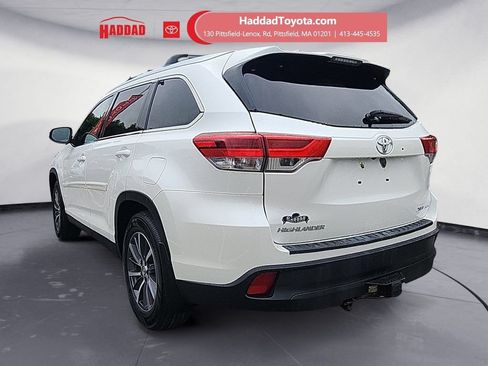 Used 2019 Toyota Highlander XLE AWD/4WD image 3