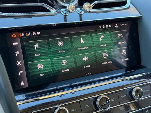 Used 2023 Bentley Bentayga Extended Wheelbase image 28