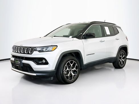 Used 2025 Jeep Compass Limited AWD/4WD image 3