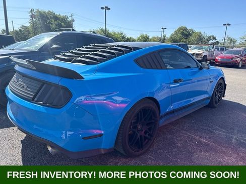 Used 2017 Ford Mustang GT RWD image 2
