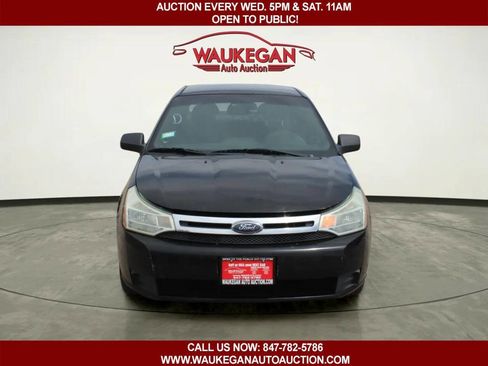 Used 2009 Ford Focus SE FWD image 2