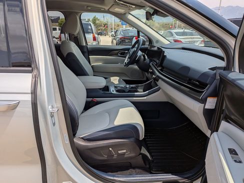 Certified 2025 Kia Carnival SX Prestige FWD image 31