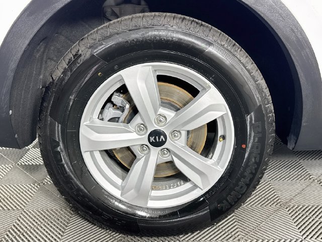 Used 2024 Kia Sorento LX FWD image 30