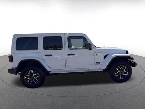 Used 2025 Jeep Wrangler Sahara image 16