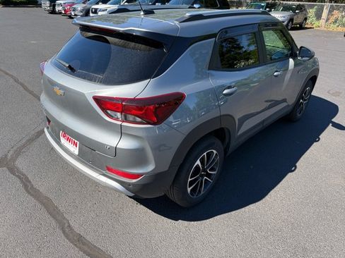 Used 2024 Chevrolet TrailBlazer LT w/ LT Cold Weather Package FWD image 16