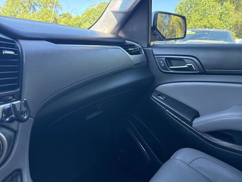 Used 2018 Chevrolet Suburban LT w/ Luxury Package RWD image 18