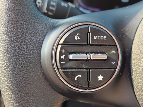 Used 2025 Kia Soul LX w/ LX Technology Package FWD image 24