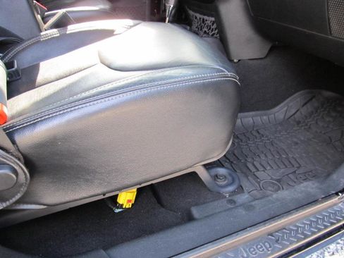 Used 2016 Jeep Wrangler Unlimited Rubicon w/ Connectivity Group image 50