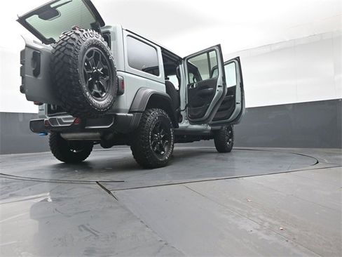 Used 2023 Jeep Wrangler Unlimited w/ Sun & Screen Package image 48