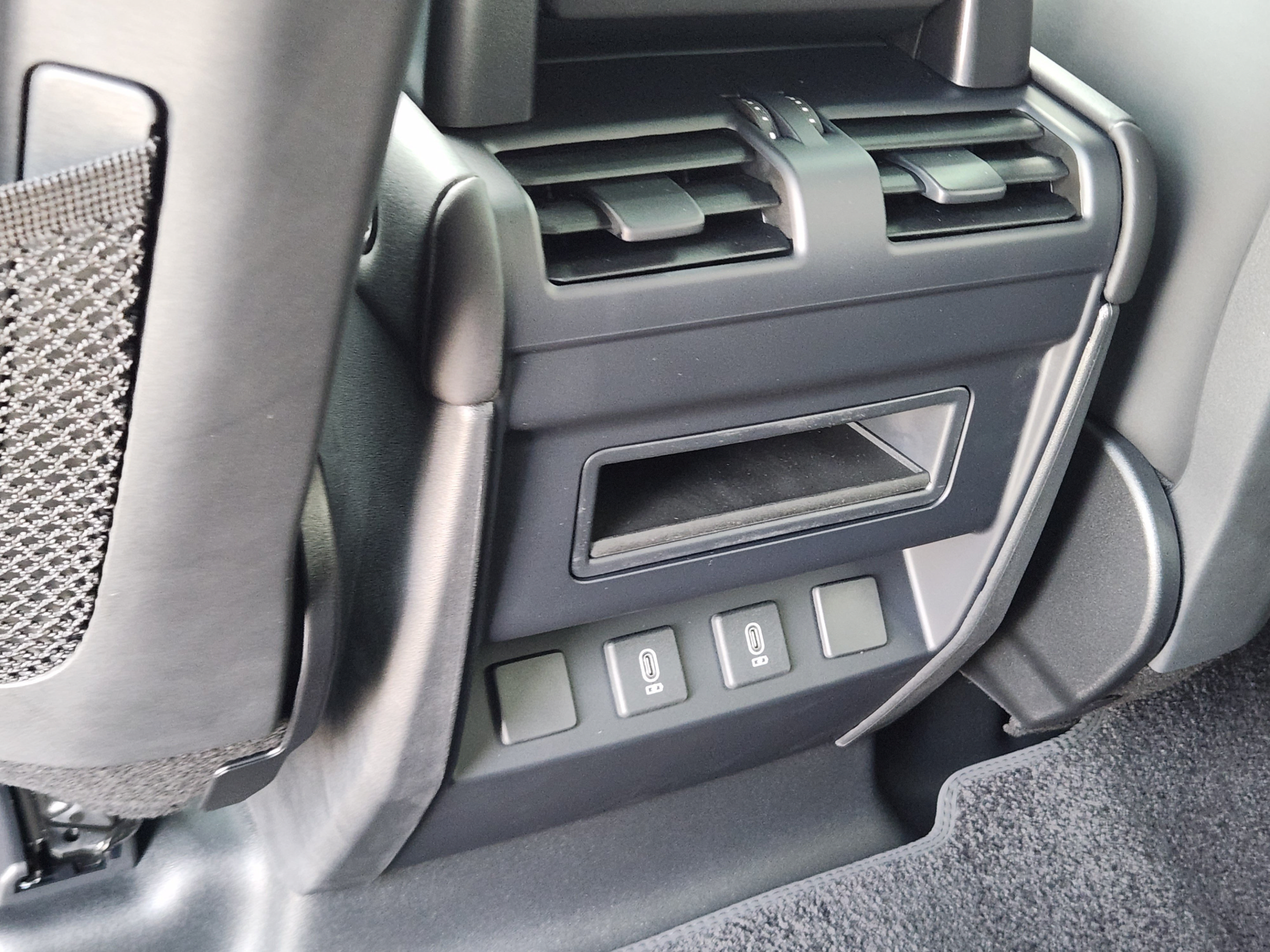 New 2026 Land Rover Defender 110 X-Dynamic SE AWD/4WD image 25
