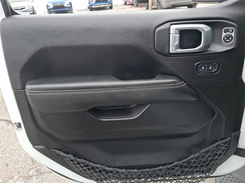 Used 2022 Jeep Wrangler Unlimited Sahara image 14