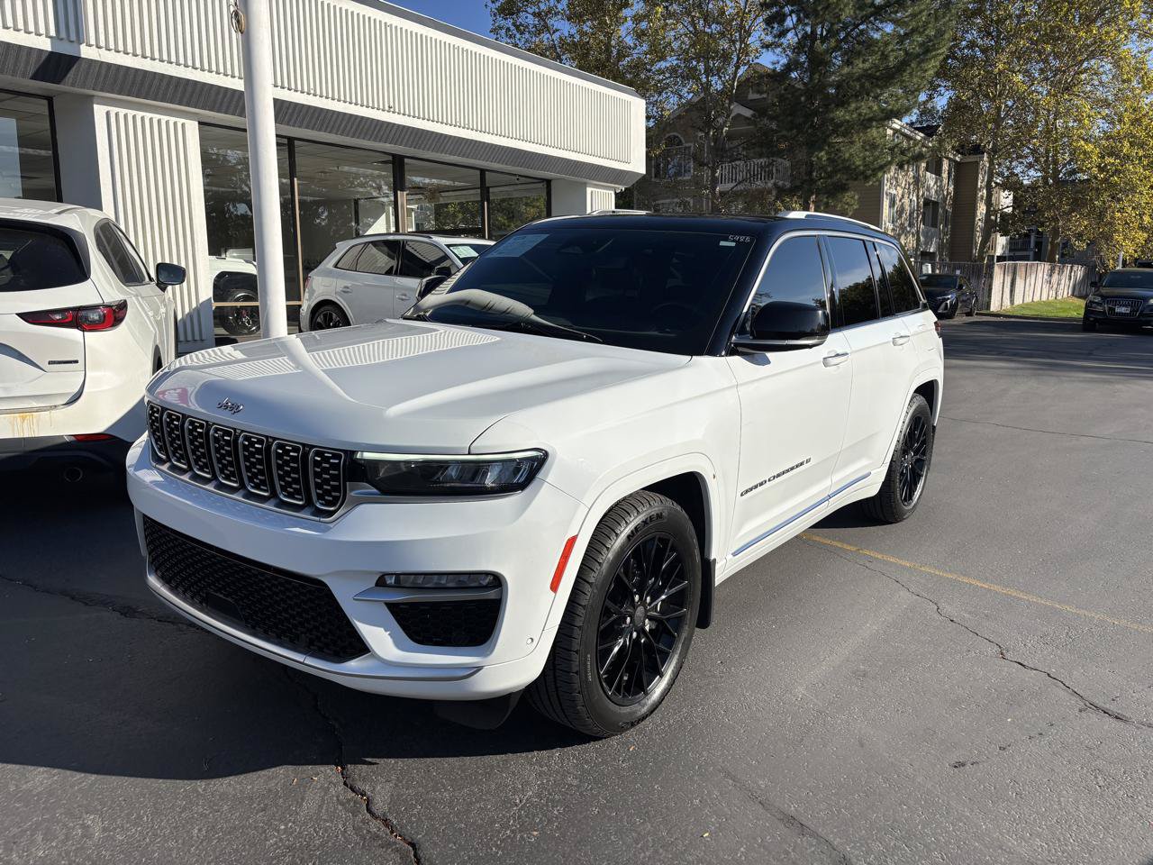 Used 2022 Jeep Grand Cherokee Summit w/ MOPAR Finishing Package AWD/4WD image 17