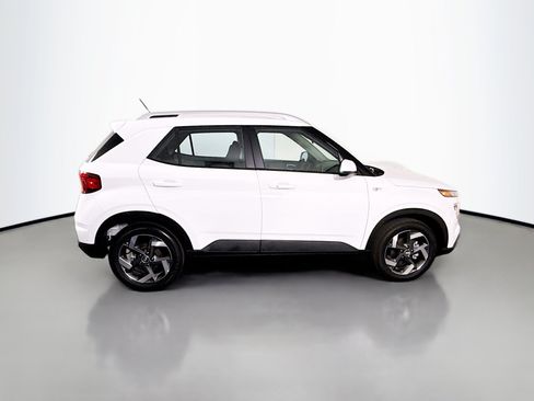 Used 2026 Hyundai Venue SEL FWD image 11