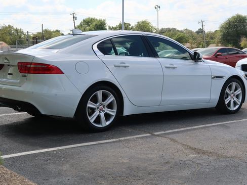 Used 2018 Jaguar XE Prestige image 12