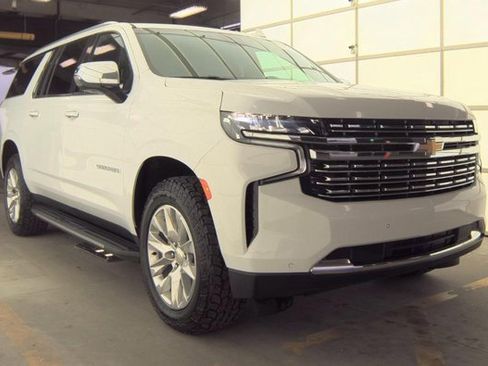 Used 2024 Chevrolet Suburban Premier image 2