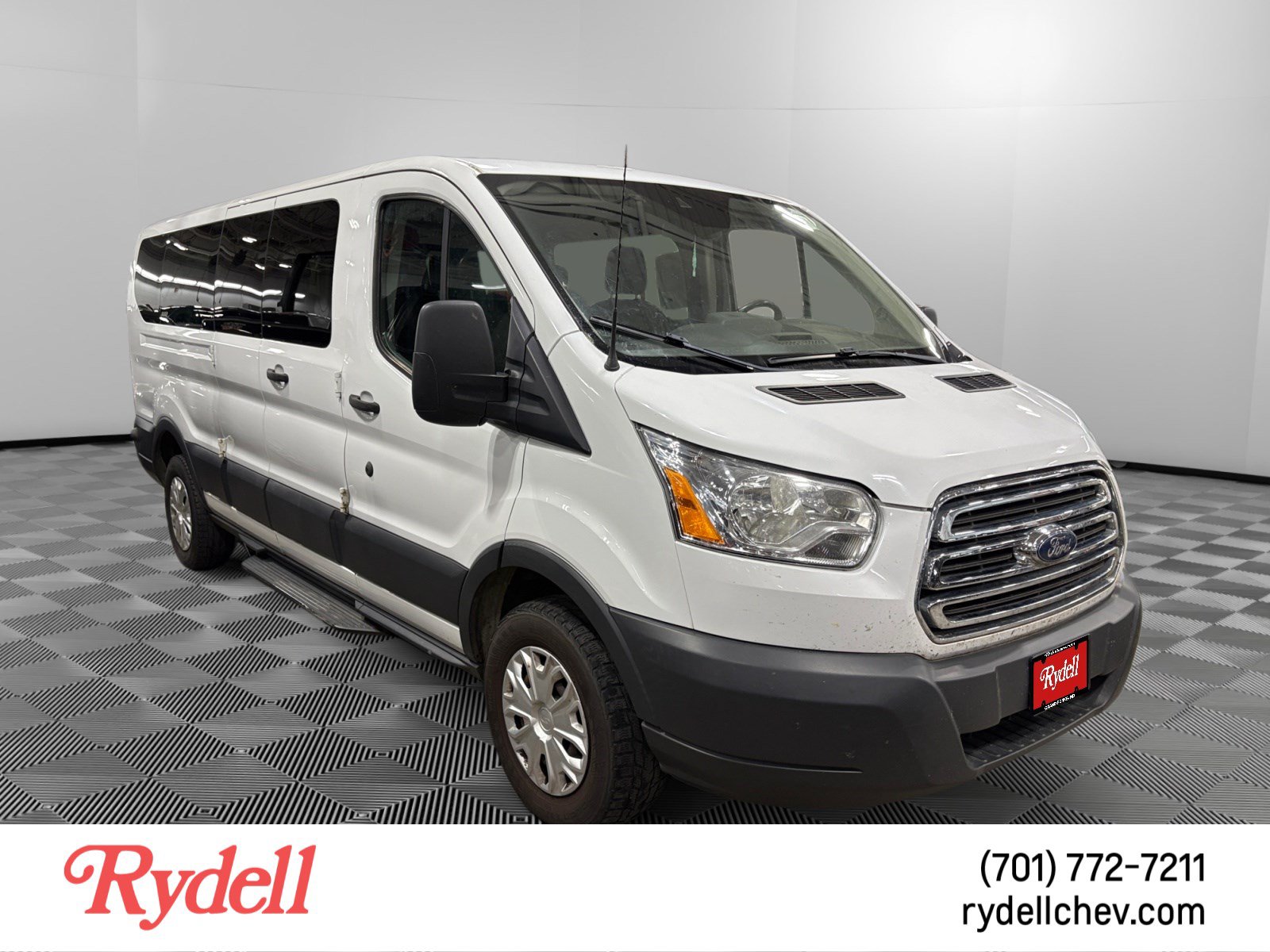 Used 2016 Ford Transit 350 XLT RWD image 4