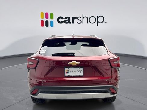 Used 2025 Chevrolet Trax LT FWD image 4