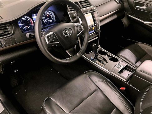 Used 2017 Toyota Camry XLE w/ Moonroof Package image 12