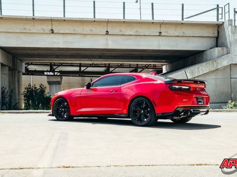 Used 2018 Chevrolet Camaro ZL1 RWD image 17