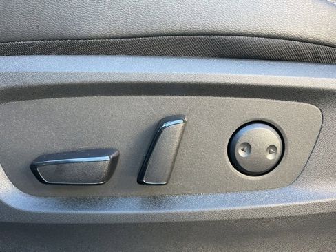 New 2025 Nissan Pathfinder SL w/ Black Appearance Package image 18