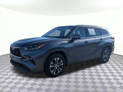 Used 2021 Toyota Highlander XLE FWD image 7