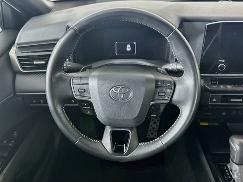 Used 2025 Toyota Camry SE FWD image 18