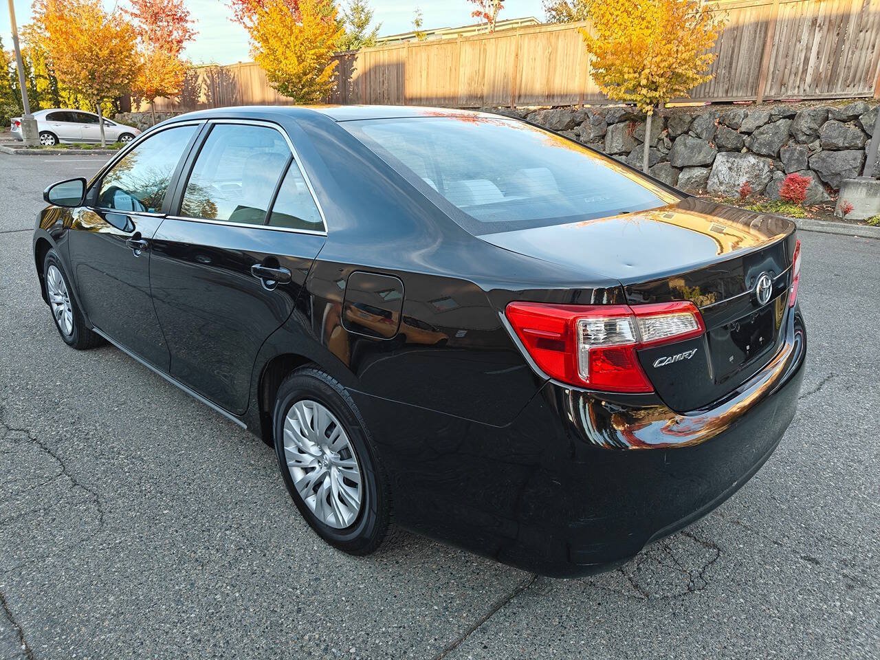 Used 2014 Toyota Camry LE FWD image 5