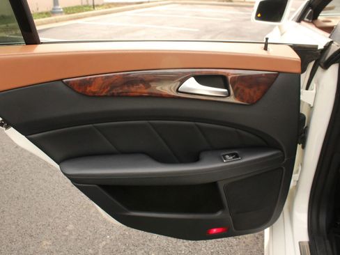 Used 2015 Mercedes-Benz CLS 400 image 18