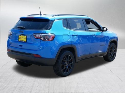 Used 2026 Jeep Compass Latitude AWD/4WD image 7