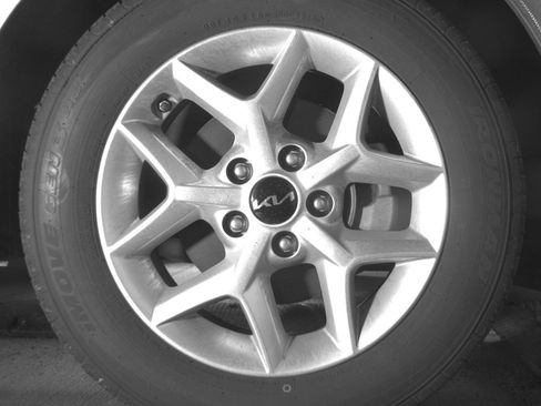 Used 2025 Kia Soul LX w/ LX Technology Package FWD image 20