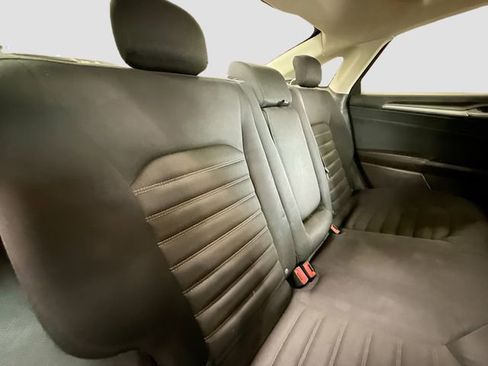 Used 2014 Ford Fusion SE FWD image 24