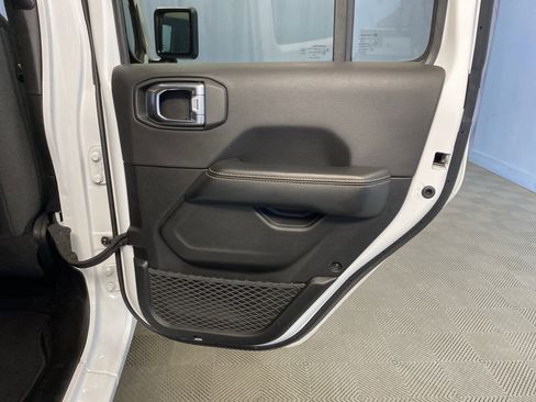 Used 2024 Jeep Wrangler Sahara image 33