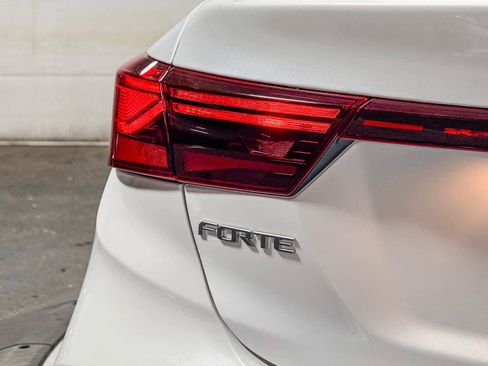 Used 2024 Kia Forte LXS FWD image 11