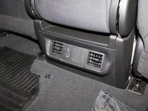 Used 2024 Chevrolet Silverado 1500 Custom image 32