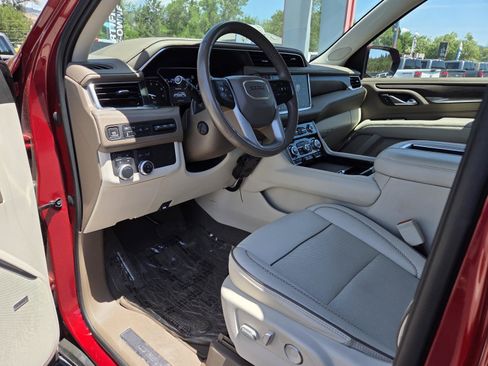 Used 2021 GMC Yukon Denali w/ Denali Premium Package AWD/4WD image 11