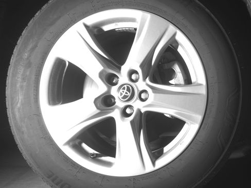 Used 2025 Toyota Highlander LE FWD image 13
