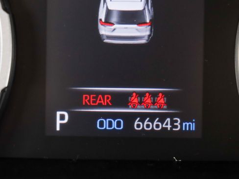 Used 2021 Toyota RAV4 LE AWD/4WD image 16