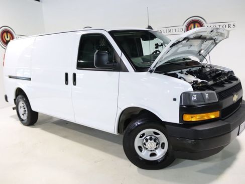 Used 2019 Chevrolet Express 3500 w/ Driver Convenience Package RWD image 27