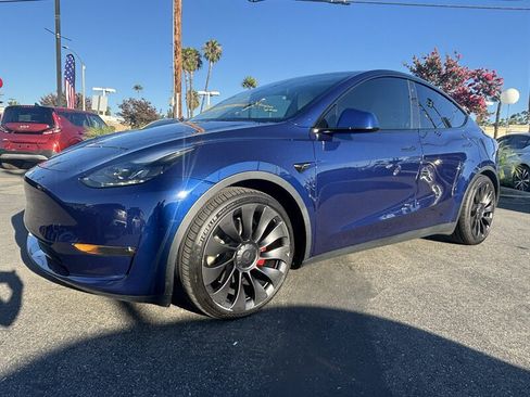Used 2023 Tesla Model Y Performance AWD/4WD image 2
