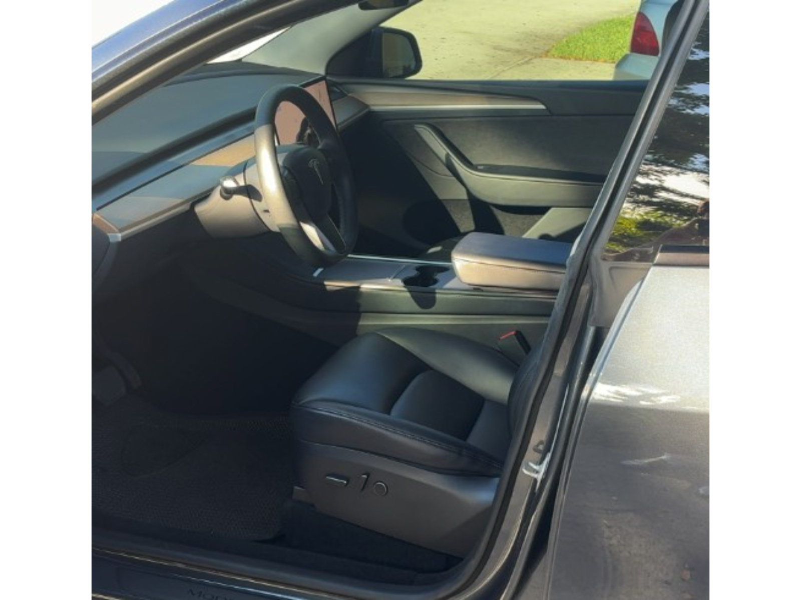 Used 2023 Tesla Model Y Long Range AWD/4WD image 5