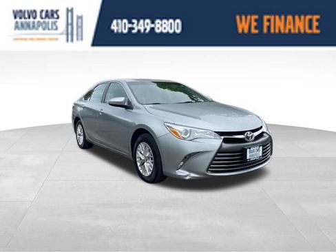 Used 2017 Toyota Camry LE FWD image 1