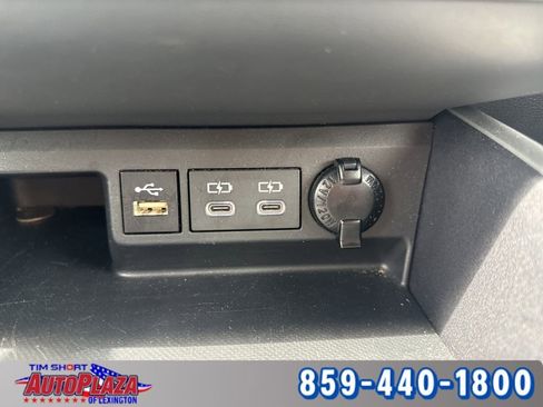 Used 2024 Toyota Highlander LE AWD/4WD image 37