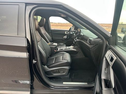 Used 2024 Ford Explorer Platinum w/ Technology Package image 29