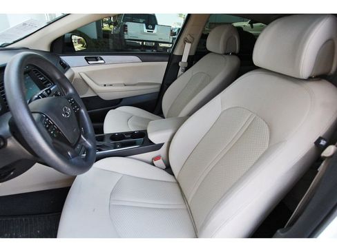 Used 2017 Hyundai Sonata SE FWD image 6
