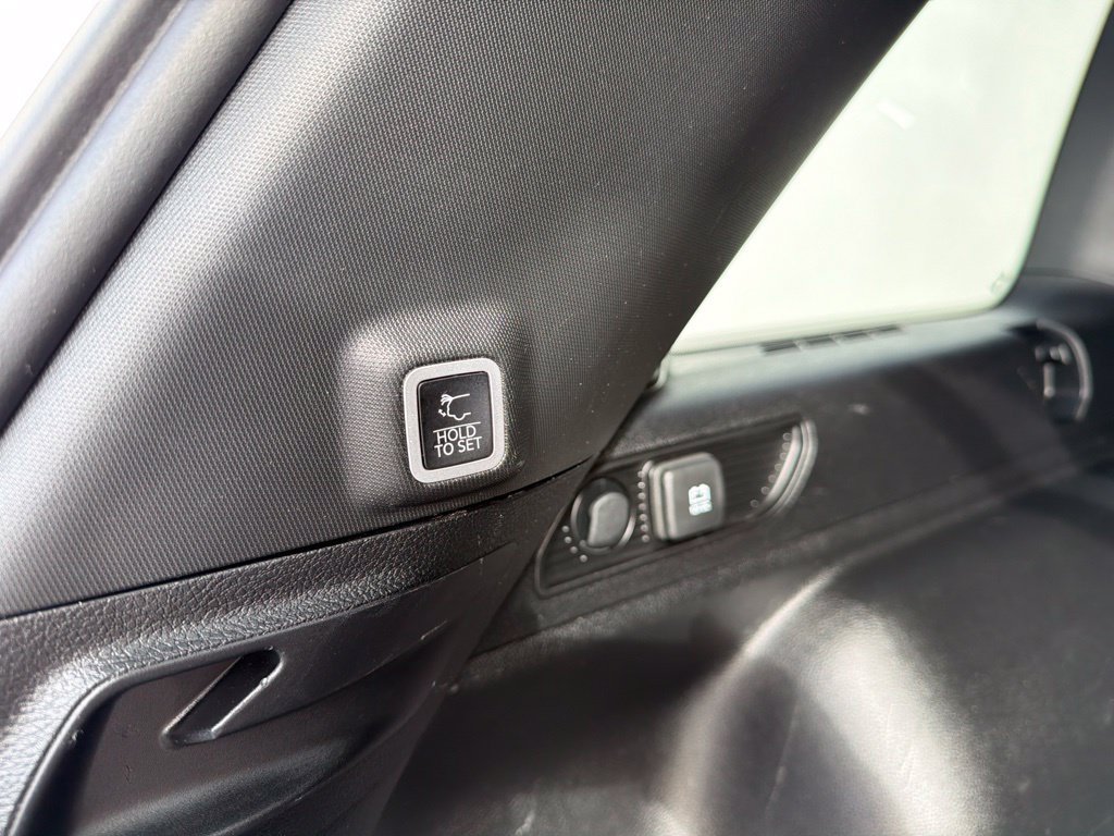 Used 2023 Jeep Grand Cherokee Altitude AWD/4WD image 17